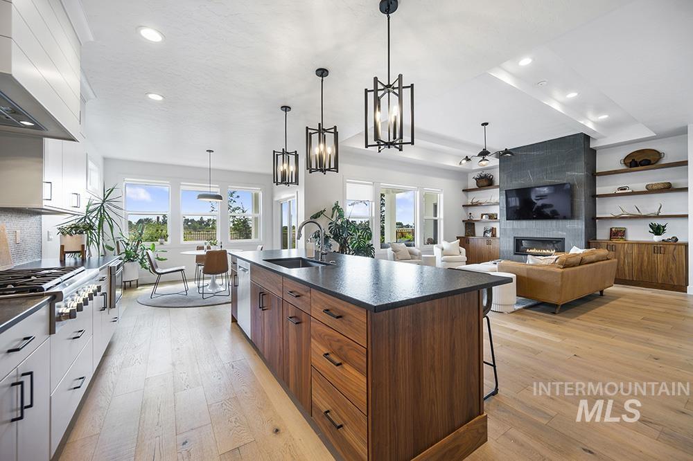 8059 W Corinthia St, Eagle, Idaho 83616, 4 Bedrooms, 2 Bathrooms, Residential For Sale, Price $799,000,MLS 98977432