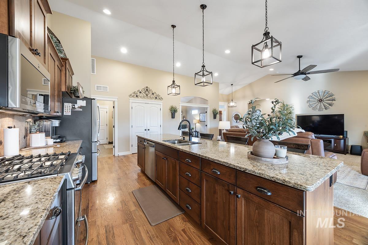 12153 W Touchrock Lane, Kuna, Idaho 83634, 3 Bedrooms, 2.5 Bathrooms, Residential For Sale, Price $707,800,MLS 98977436