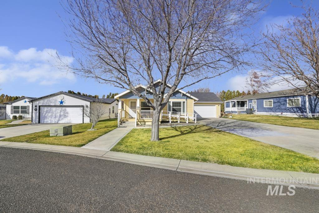 910 Moonglo Road, Buhl, Idaho 83316, 3 Bedrooms, 2 Bathrooms, Residential For Sale, Price $162,500,MLS 98977437