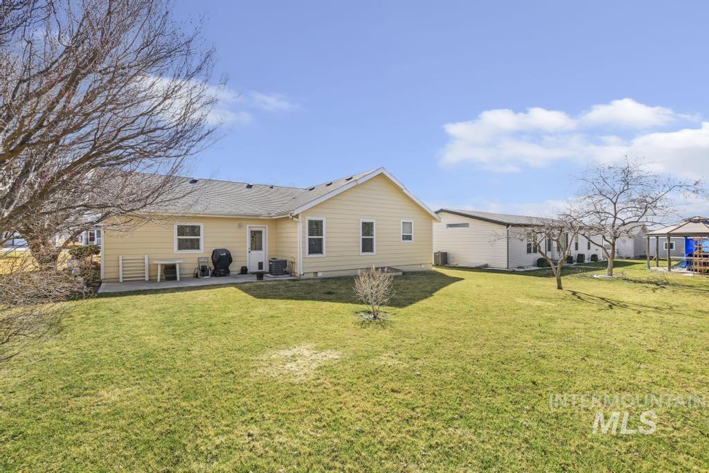 910 Moonglo Road, Buhl, Idaho 83316, 3 Bedrooms, 2 Bathrooms, Residential For Sale, Price $162,500,MLS 98977437