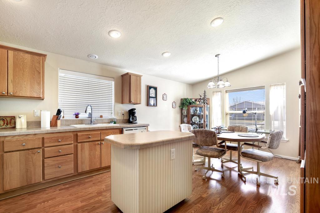 910 Moonglo Road, Buhl, Idaho 83316, 3 Bedrooms, 2 Bathrooms, Residential For Sale, Price $162,500,MLS 98977437