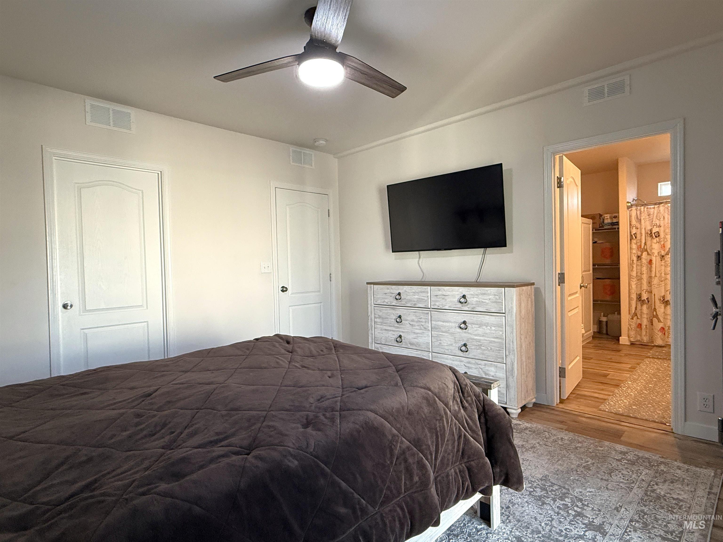 526 W Mesquite Street, Boise, Idaho 83713, 3 Bedrooms, 2 Bathrooms, Residential For Sale, Price $144,900,MLS 98977440