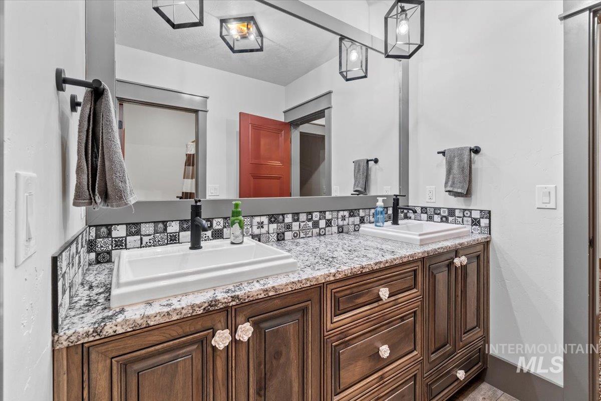 27202 Lon Davis Rd, Parma, Idaho 83660, 5 Bedrooms, 3.5 Bathrooms, Residential For Sale, Price $1,549,000, 98977445