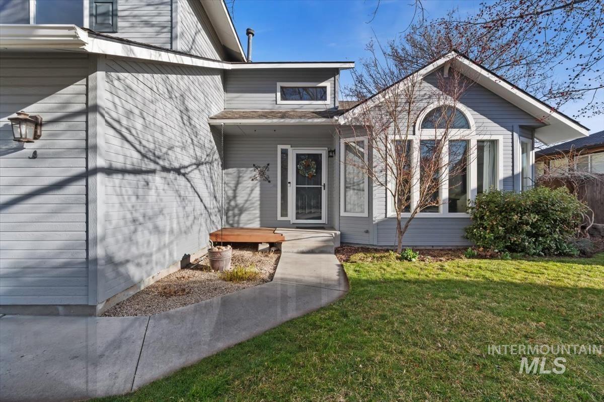 1544 E Falcon Rim Ct, Eagle, Idaho 83616, 4 Bedrooms, 3 Bathrooms, Residential For Sale, Price $597,500, 98977450