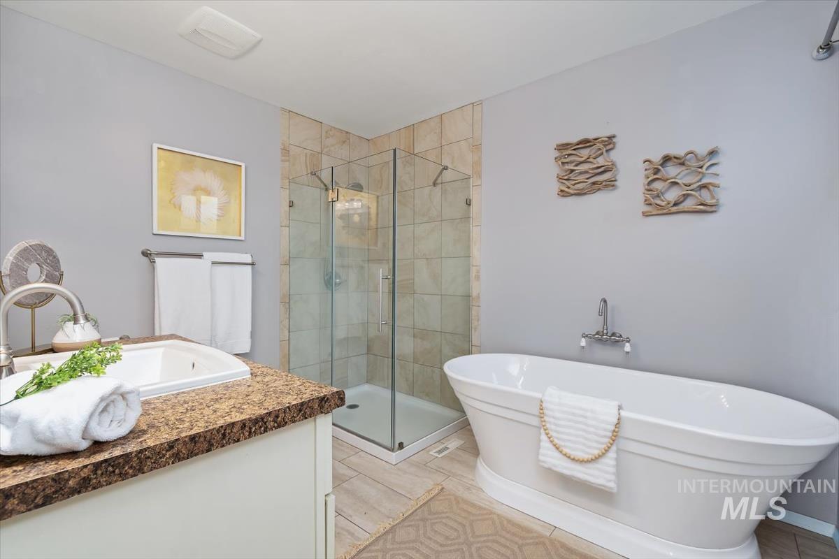 1544 E Falcon Rim Ct, Eagle, Idaho 83616, 4 Bedrooms, 3 Bathrooms, Residential For Sale, Price $597,500, 98977450