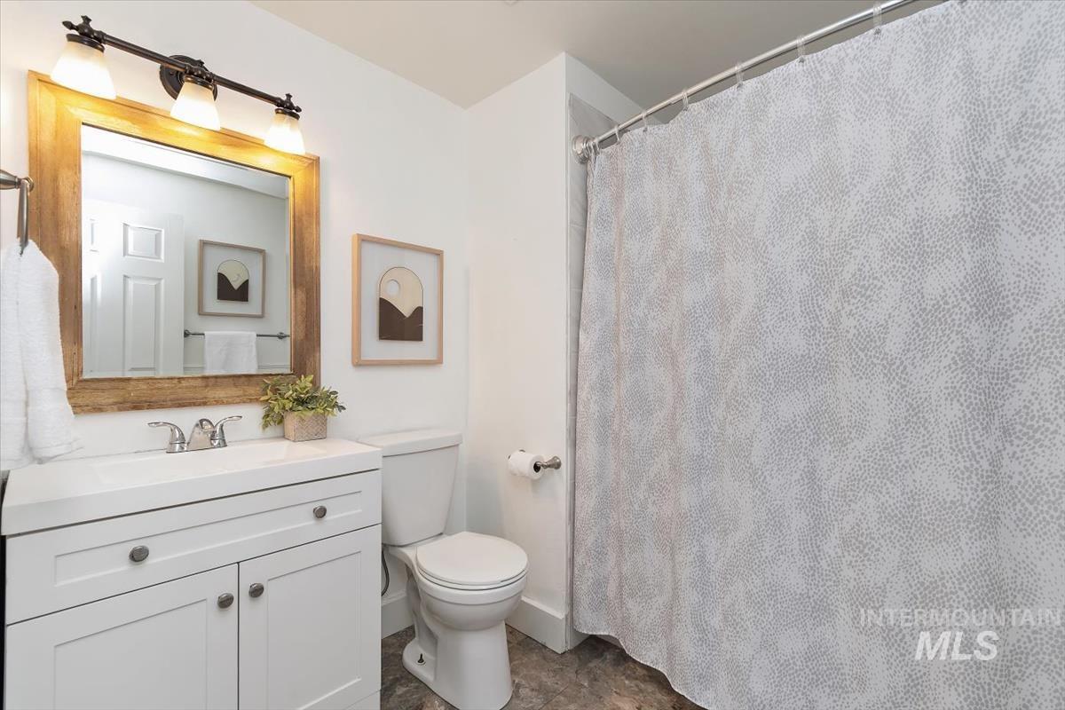 1544 E Falcon Rim Ct, Eagle, Idaho 83616, 4 Bedrooms, 3 Bathrooms, Residential For Sale, Price $597,500, 98977450