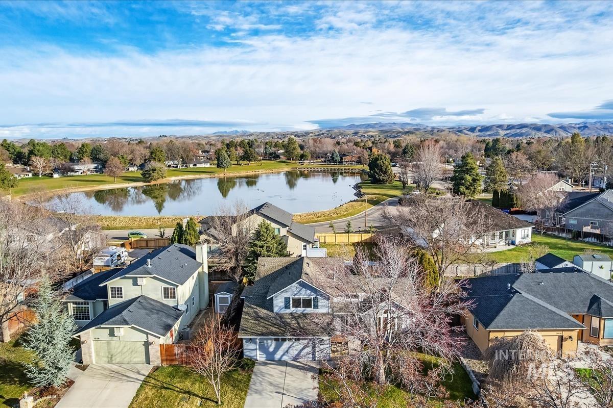 1544 E Falcon Rim Ct, Eagle, Idaho 83616, 4 Bedrooms, 3 Bathrooms, Residential For Sale, Price $589,900,MLS 98977450