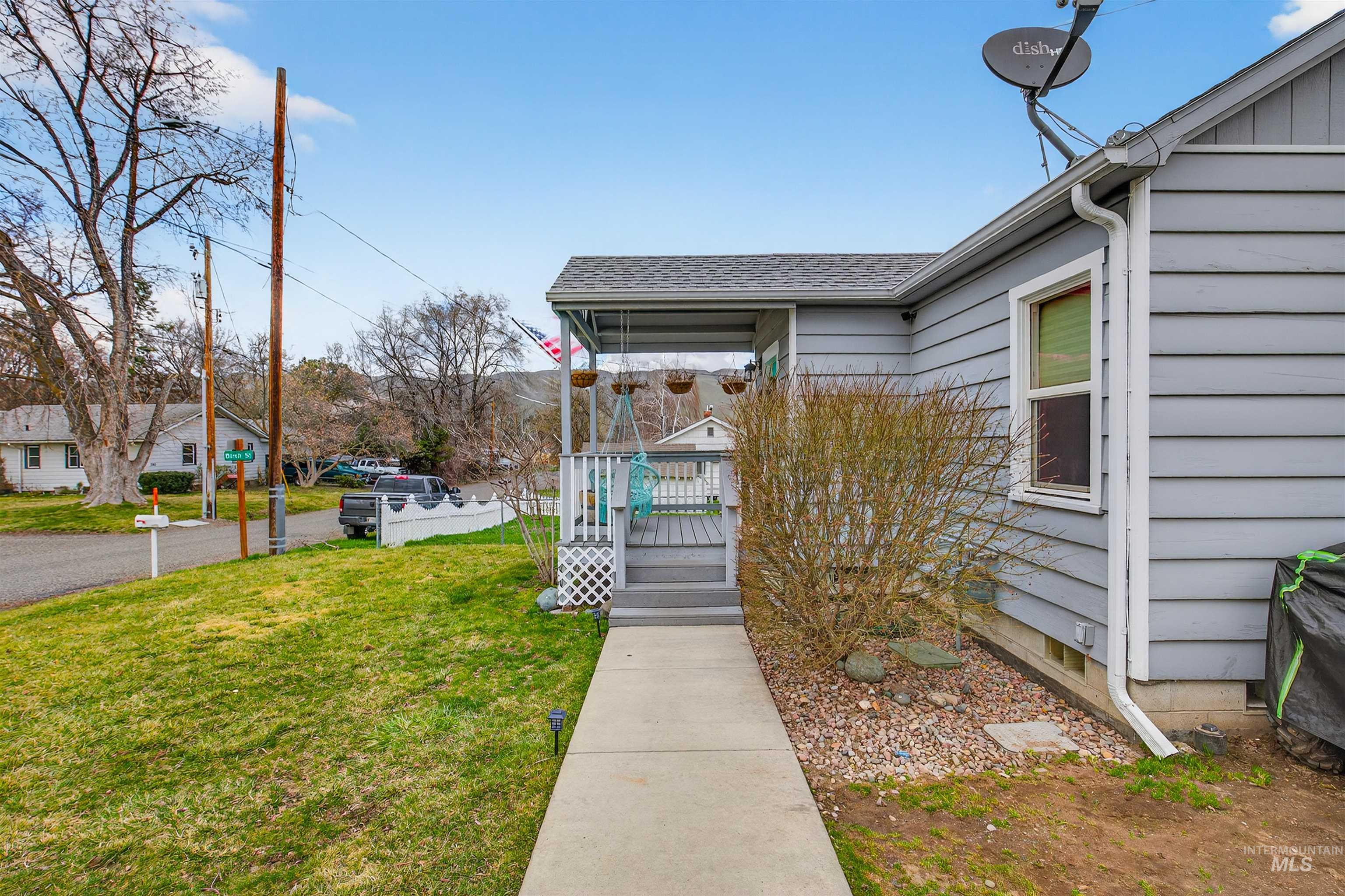 1105 Francis Street, Clarkston, Washington 99403, 2 Bedrooms, 1 Bathroom, Residential For Sale, Price $245,000,MLS 98977454