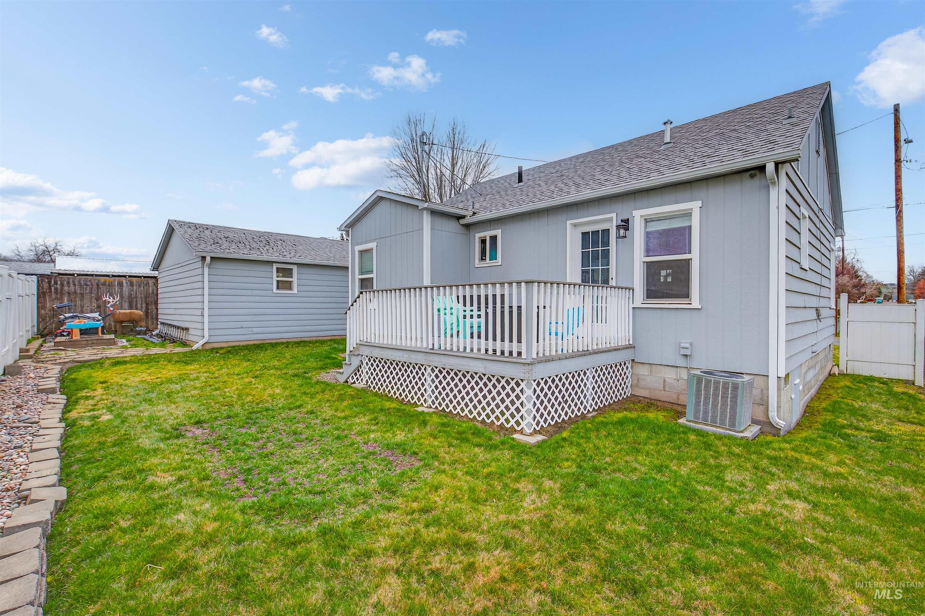 1105 Francis Street, Clarkston, Washington 99403, 2 Bedrooms, 1 Bathroom, Residential For Sale, Price $245,000,MLS 98977454