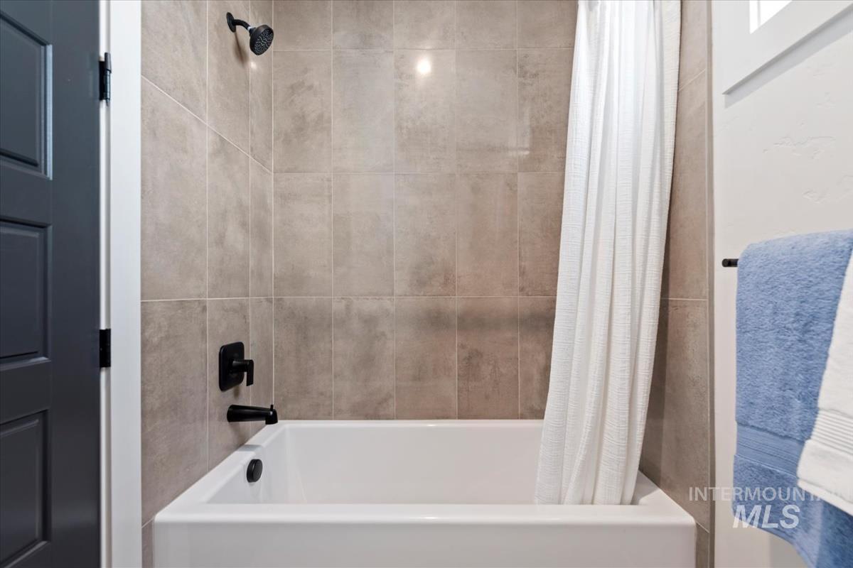 7689 W Lookout View St, Meridian, Idaho 83646, 3 Bedrooms, 2.5 Bathrooms, Residential For Sale, Price $929,900, 98977460