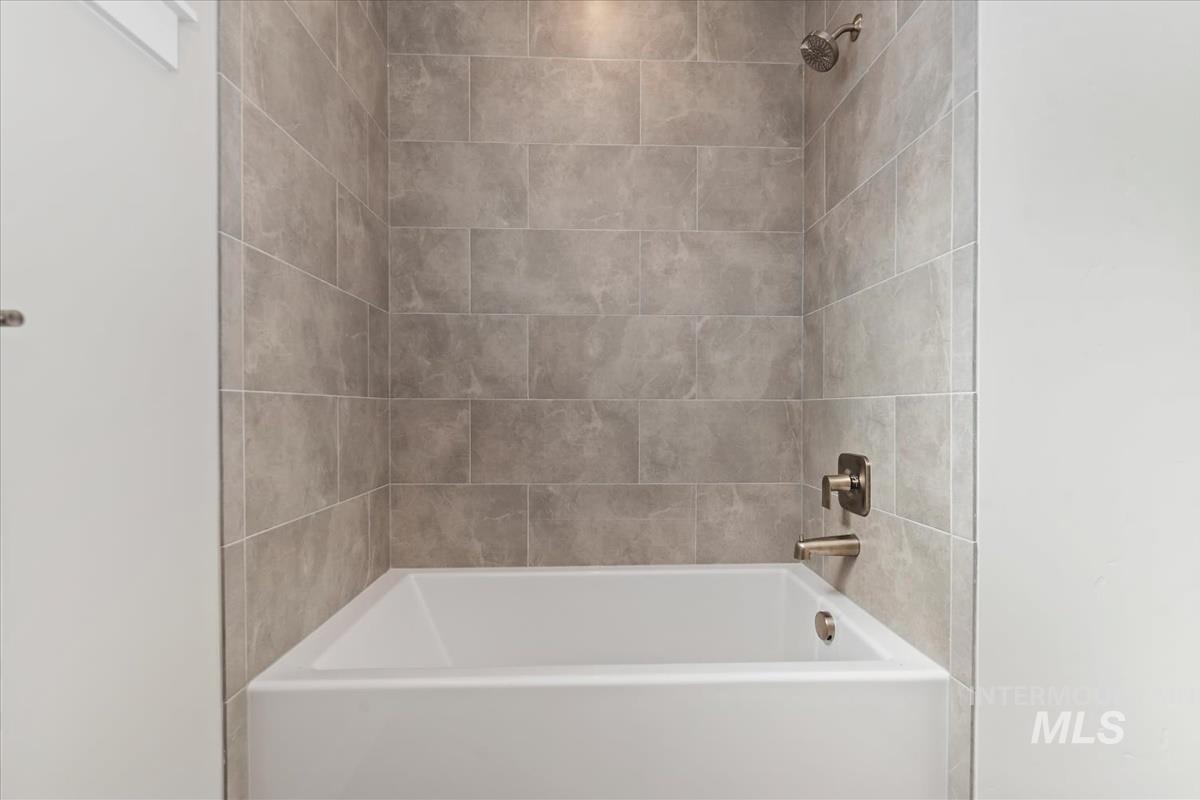 7731 W Daybreak Run Ct, Meridian, Idaho 83646, 3 Bedrooms, 2 Bathrooms, Residential For Sale, Price $599,900, 98977463