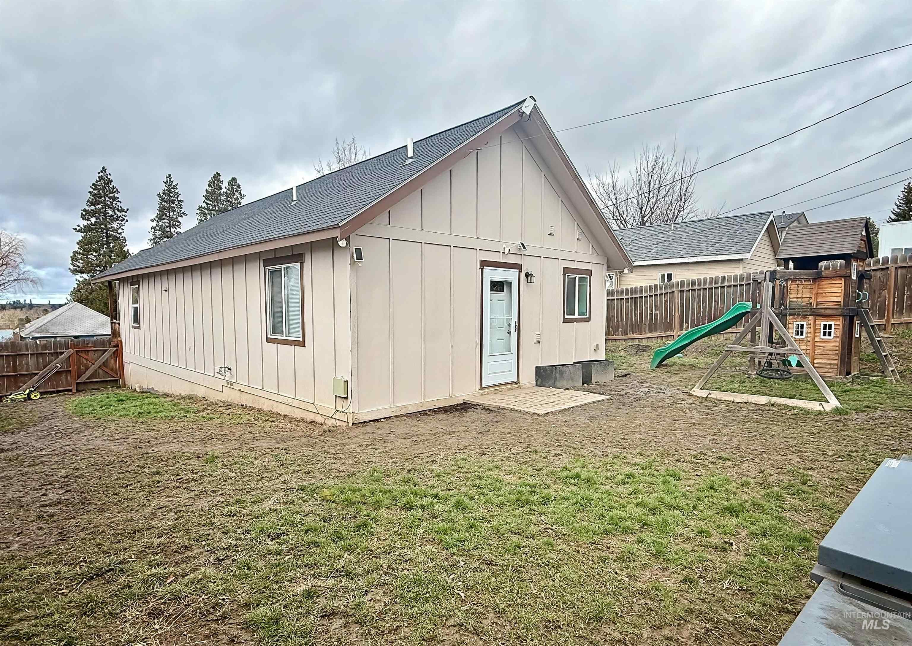 925 Pine, Potlatch, Idaho 83855, 3 Bedrooms, 2 Bathrooms, Residential For Sale, Price $307,500, 98977464