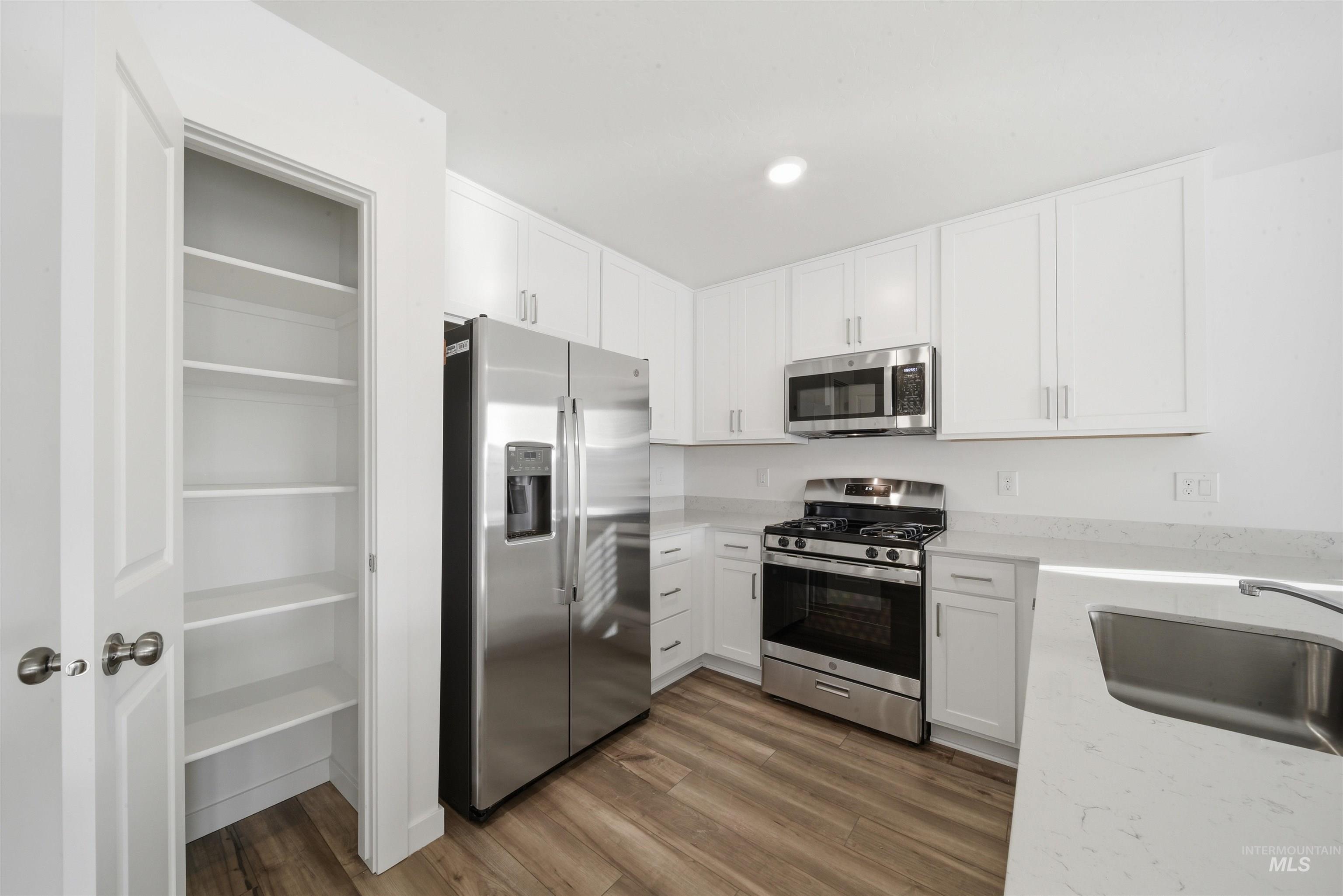 18423 N Sparkleberry Ave, Nampa, Idaho 83687, 3 Bedrooms, 2 Bathrooms, Residential For Sale, Price $385,000, 98977472