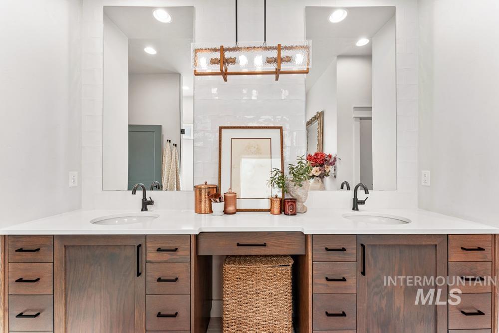 6981 N Maplestone Ave, Meridian, Idaho 83646, 6 Bedrooms, 4 Bathrooms, Residential For Sale, Price $1,195,000, 98977473