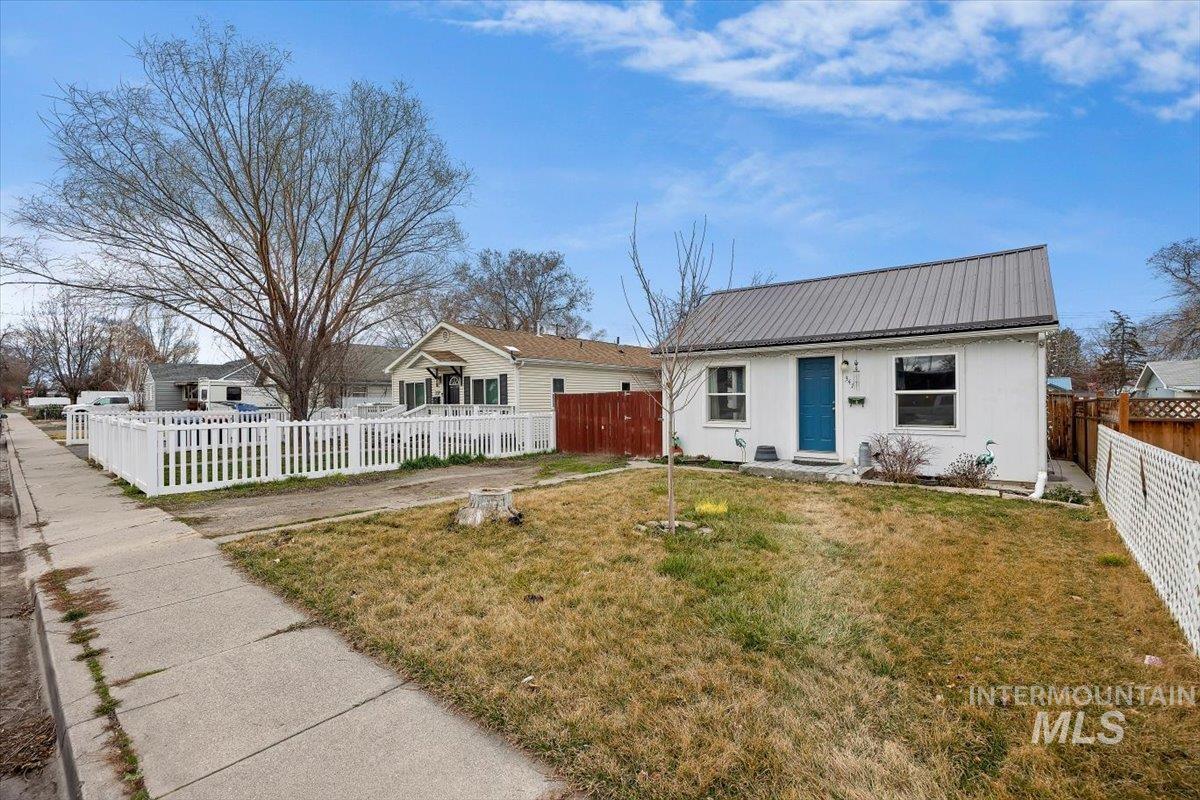 347 Polk Street, Twin Falls, Idaho 83301, 3 Bedrooms, 1 Bathroom, Residential For Sale, Price $239,000,MLS 98977474