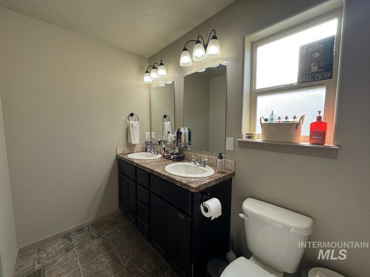 817 Owl Court, Jerome, Idaho 83338, 4 Bedrooms, 2 Bathrooms, Residential For Sale, Price $459,000, 98977476