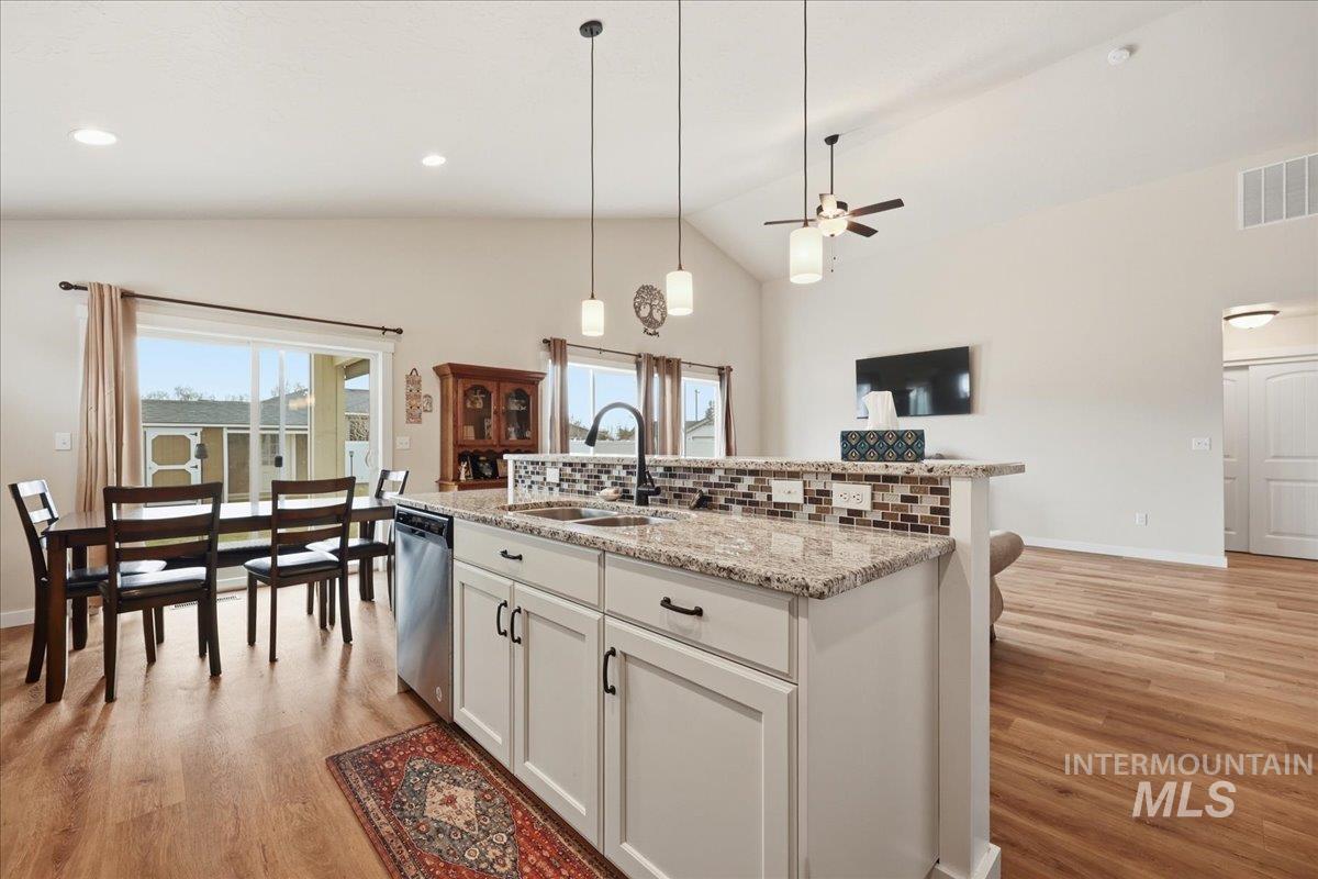 234 Maverick, Fruitland, Idaho 83619, 4 Bedrooms, 3 Bathrooms, Residential For Sale, Price $550,000, 98977479