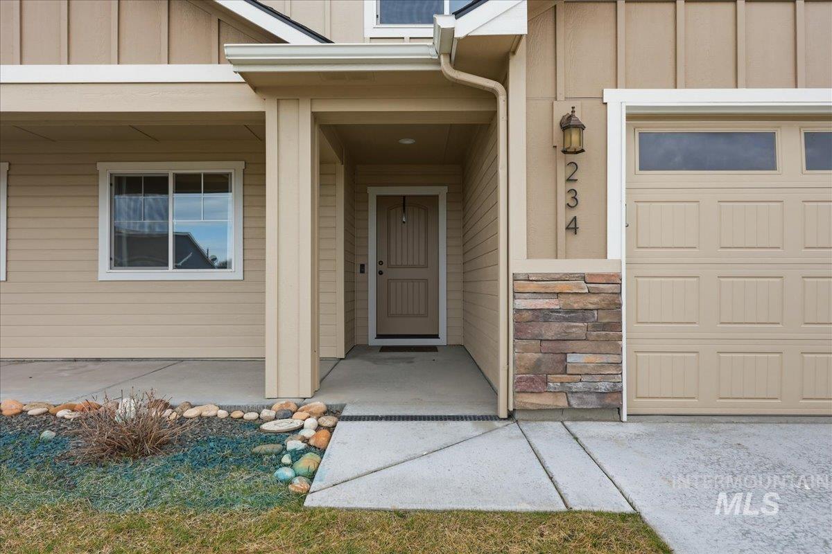 234 Maverick, Fruitland, Idaho 83619, 4 Bedrooms, 3 Bathrooms, Residential For Sale, Price $550,000, 98977479
