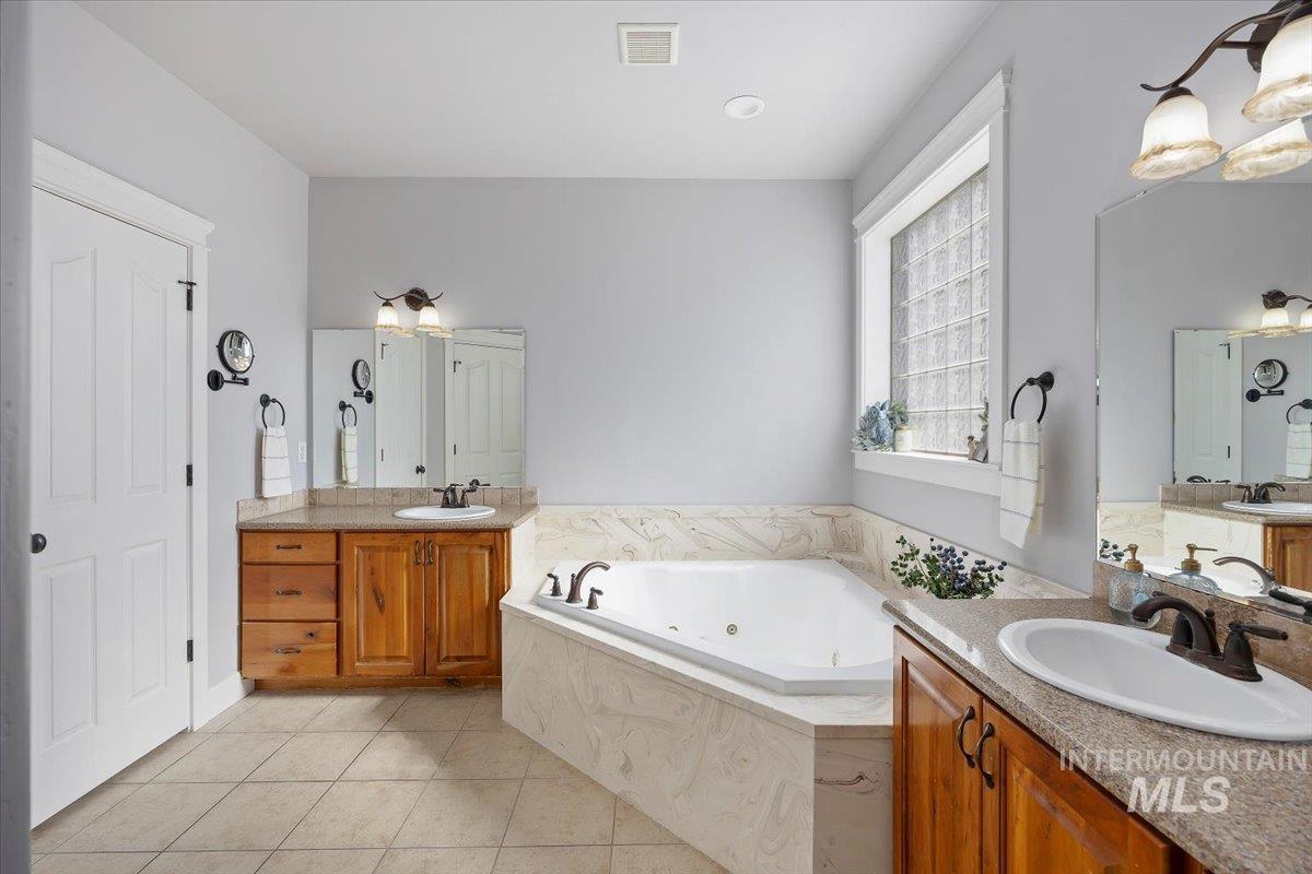 1709 N McKinley St, Jerome, Idaho 83338, 4 Bedrooms, 2 Bathrooms, Residential For Sale, Price $514,900, 98977482