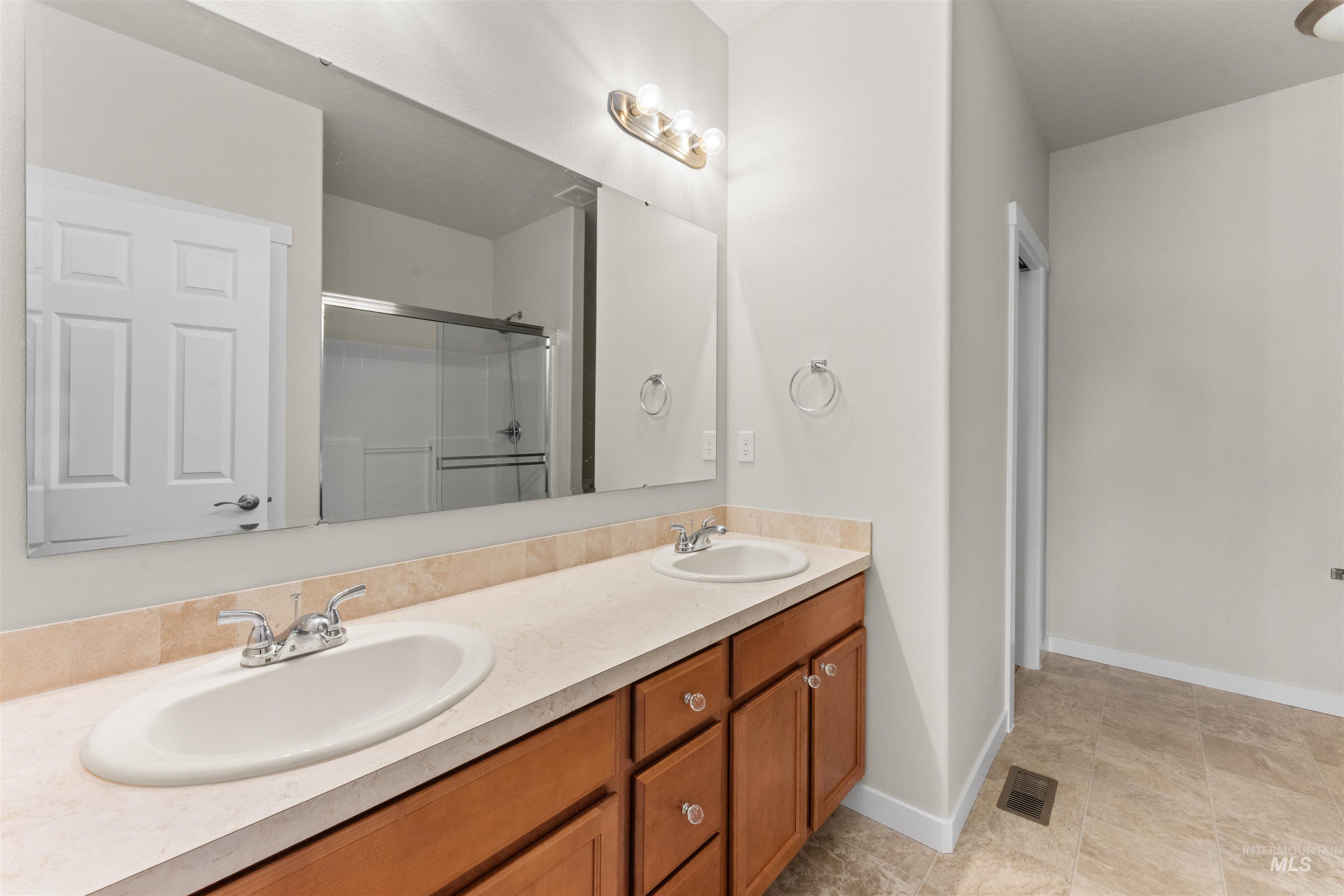 2722 Sepia Avenue, Caldwell, Idaho 83605, 3 Bedrooms, 2 Bathrooms, Residential For Sale, Price $400,000, 98977487