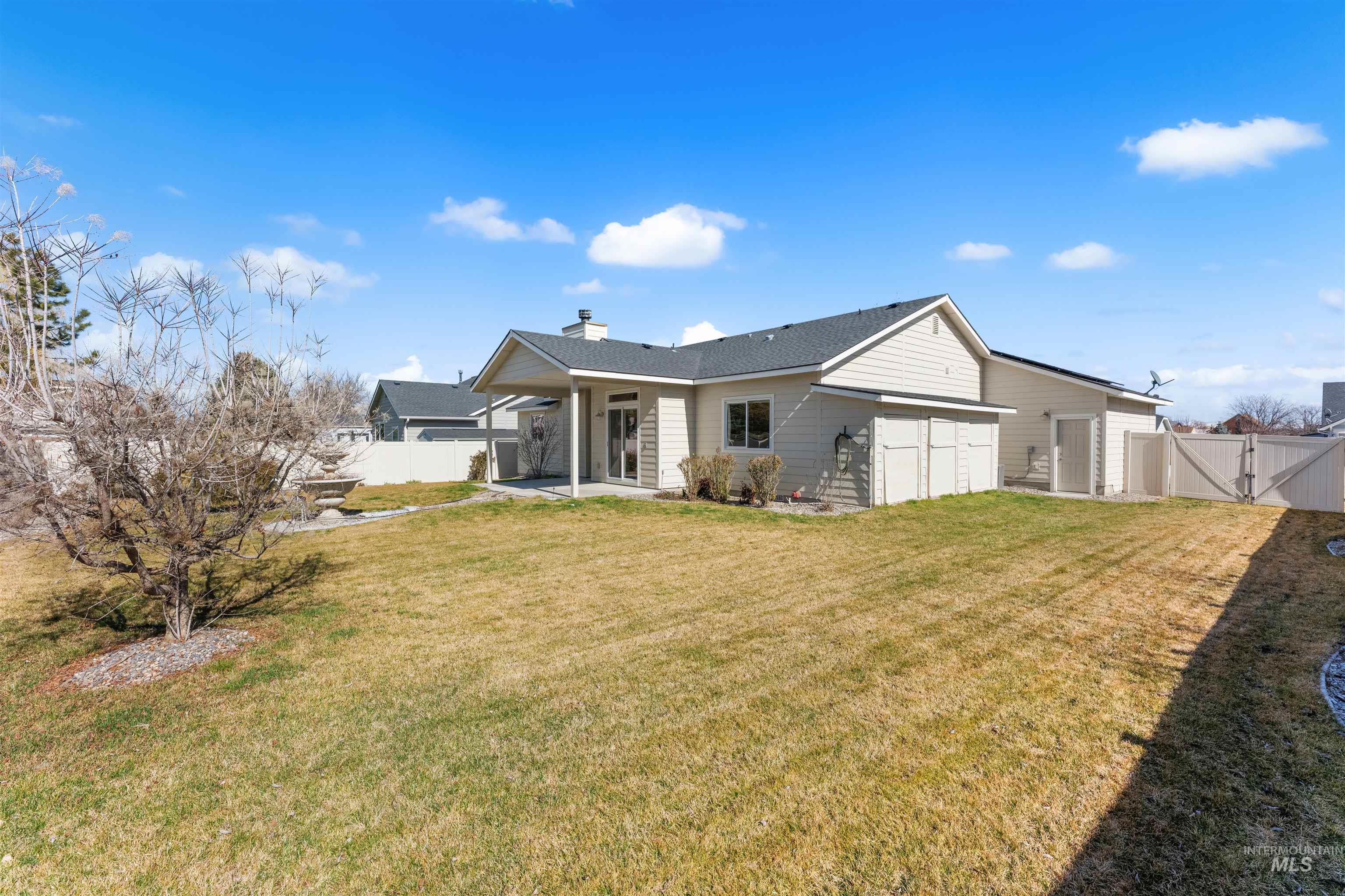 2722 Sepia Avenue, Caldwell, Idaho 83605, 3 Bedrooms, 2 Bathrooms, Residential For Sale, Price $400,000, 98977487