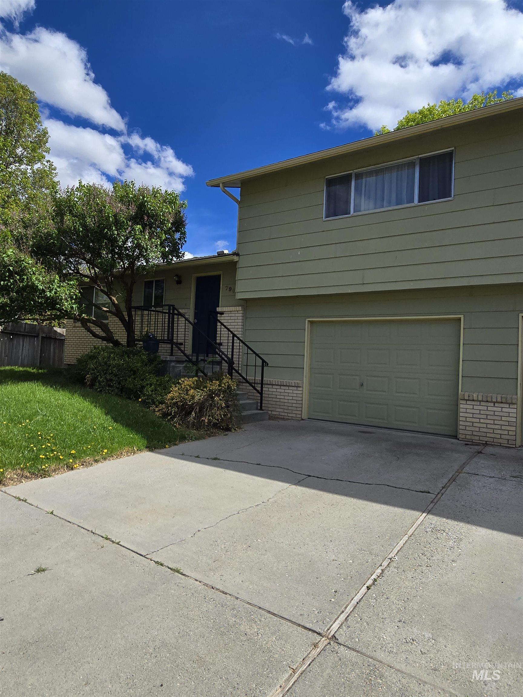 796 Skyhawk Drive, Ontario, Oregon 97914, 3 Bedrooms, 2 Bathrooms, Residential For Sale, Price $264,000,MLS 98977491