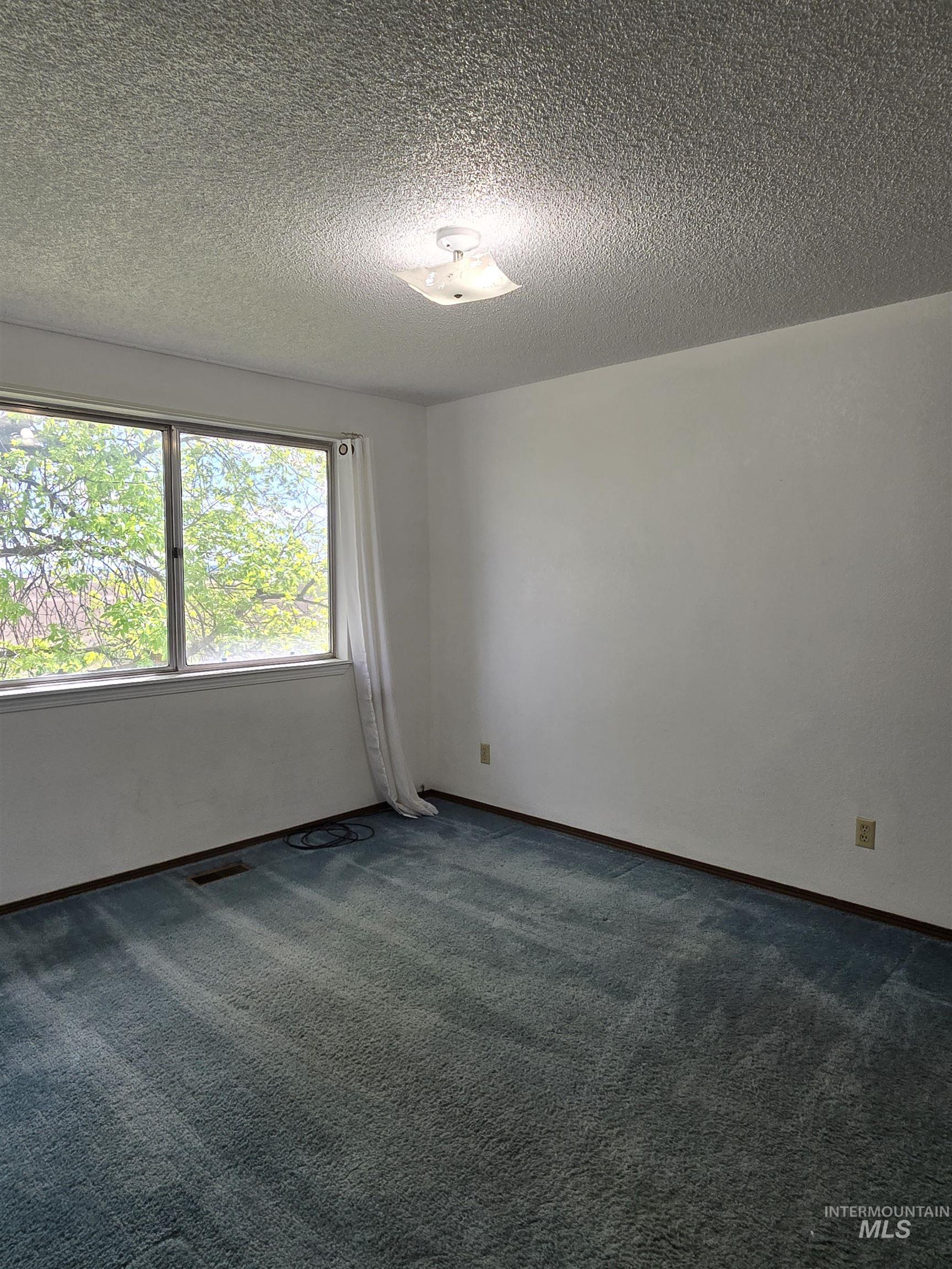 796 Skyhawk Drive, Ontario, Oregon 97914, 3 Bedrooms, 2 Bathrooms, Residential For Sale, Price $264,000,MLS 98977491