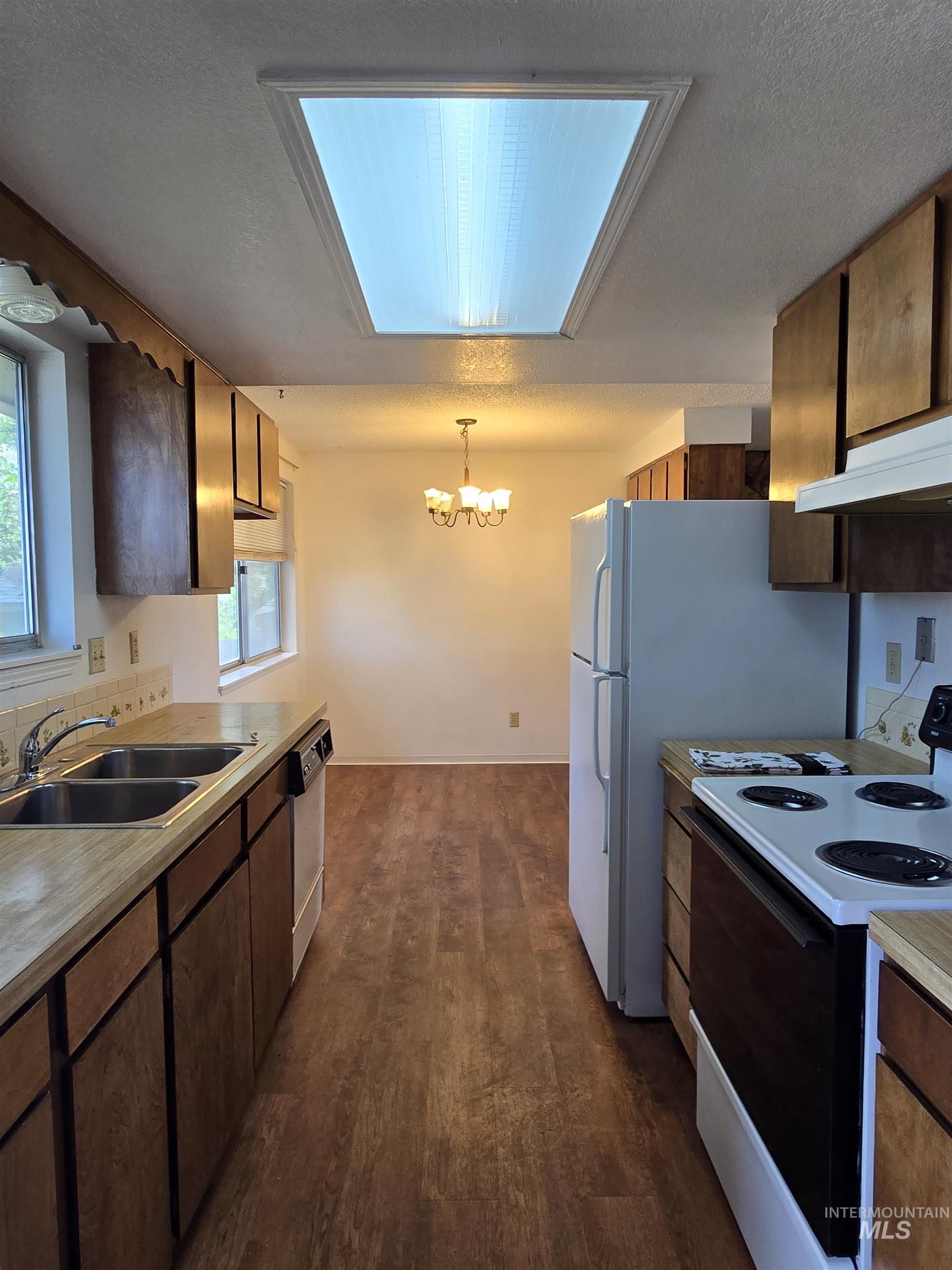 796 Skyhawk Drive, Ontario, Oregon 97914, 3 Bedrooms, 2 Bathrooms, Residential For Sale, Price $264,000,MLS 98977491