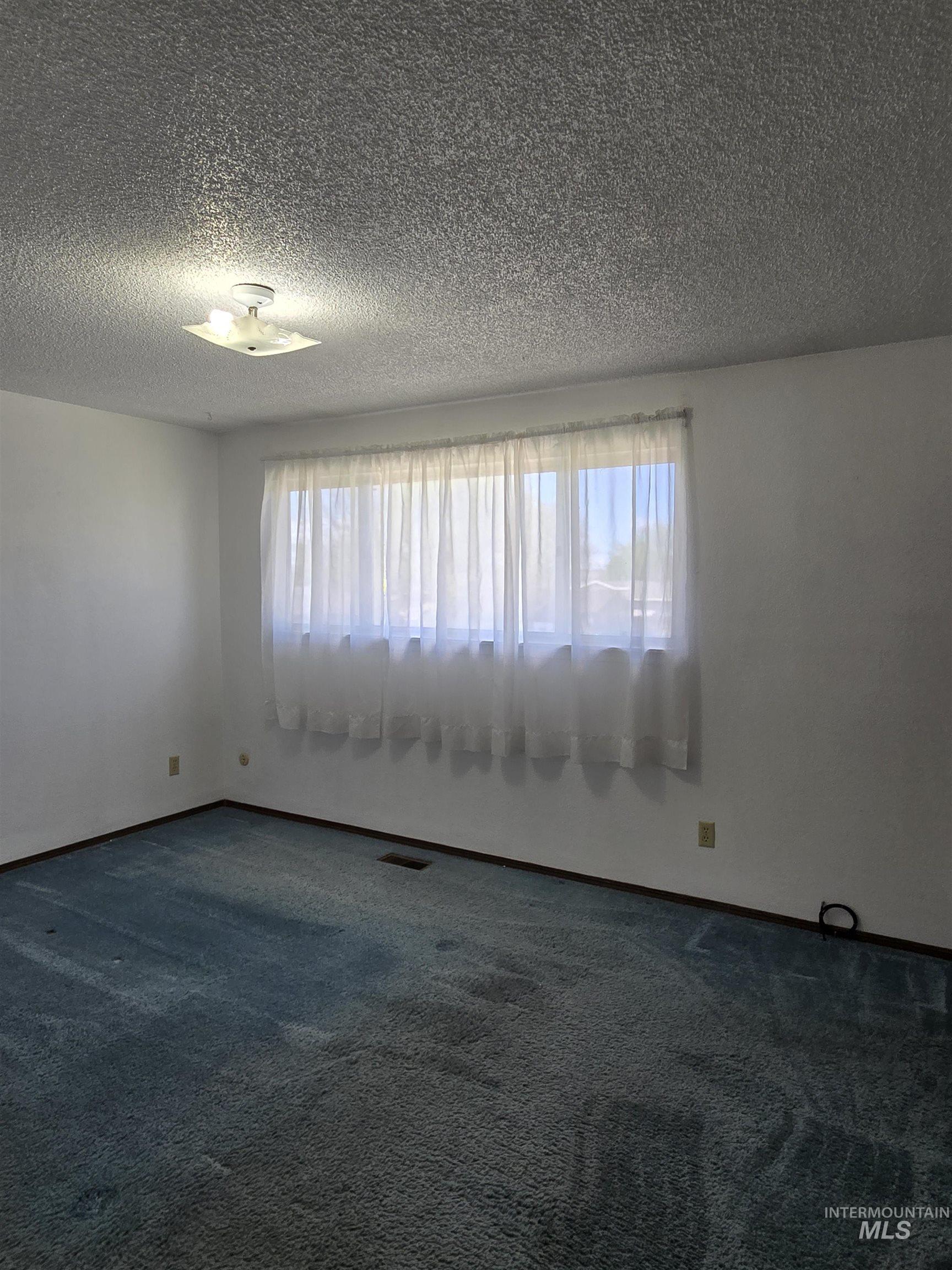 796 Skyhawk Drive, Ontario, Oregon 97914, 3 Bedrooms, 2 Bathrooms, Residential For Sale, Price $265,000,MLS 98977491