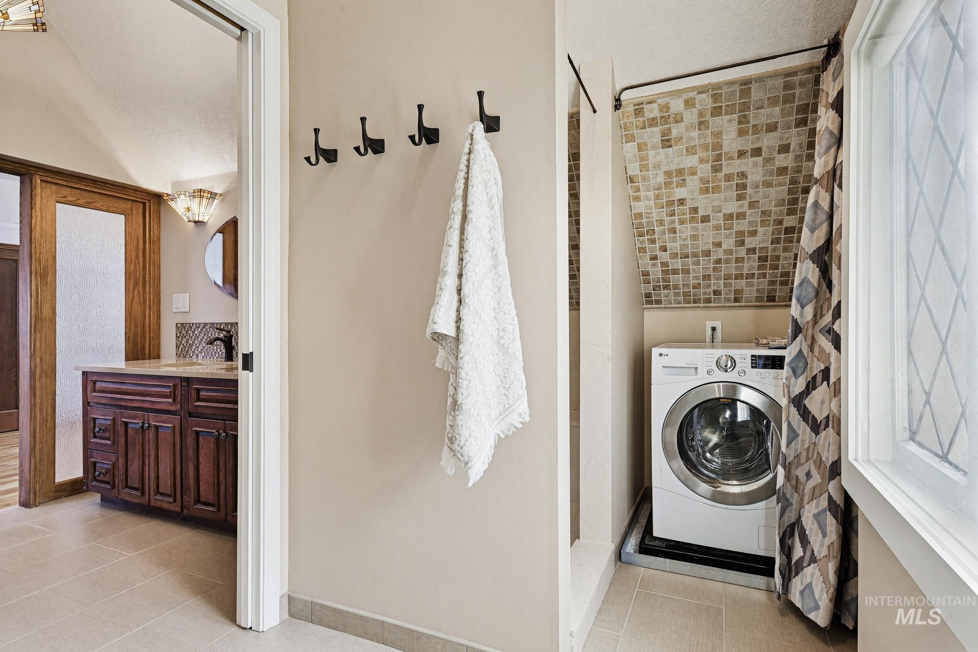 1406 N Harrison Blvd, Boise, Idaho 83702, 4 Bedrooms, 3.5 Bathrooms, Residential For Sale, Price $1,250,000, 98977492