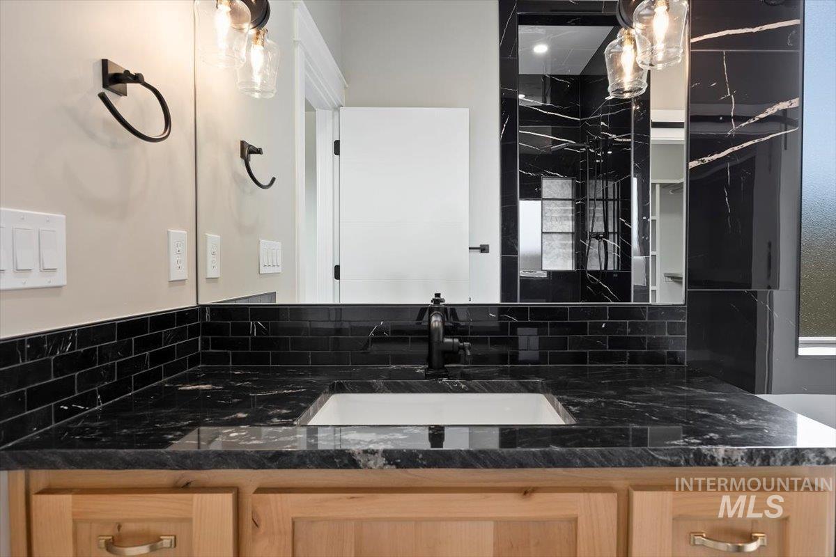 584 Canyon Falls, Twin Falls, Idaho 83301, 3 Bedrooms, 2 Bathrooms, Residential For Sale, Price $670,000, 98977493