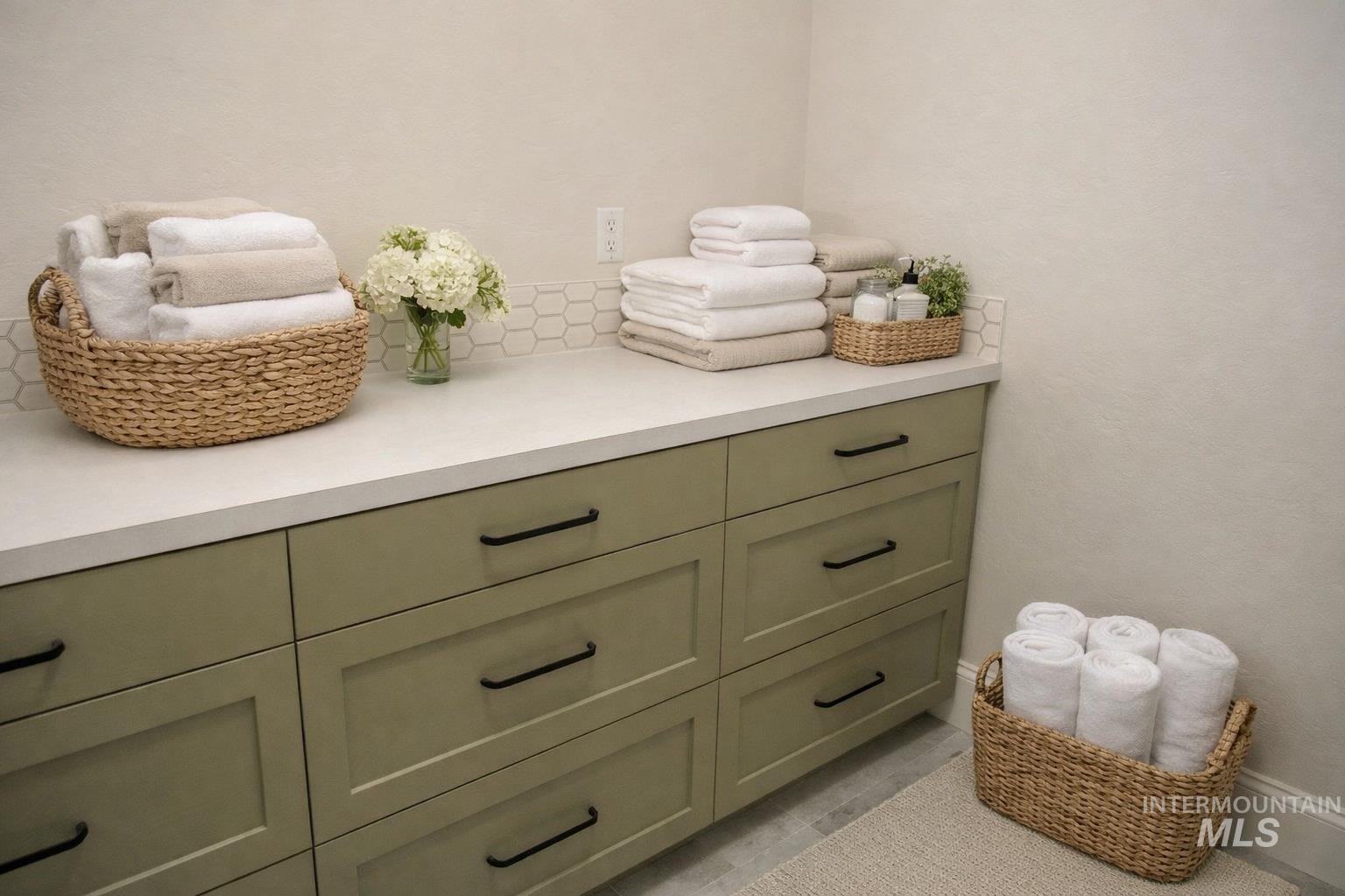 817 N Gracie Avenue, Eagle, Idaho 83616, 3 Bedrooms, 3.5 Bathrooms, Residential For Sale, Price $1,240,000,MLS 98977496