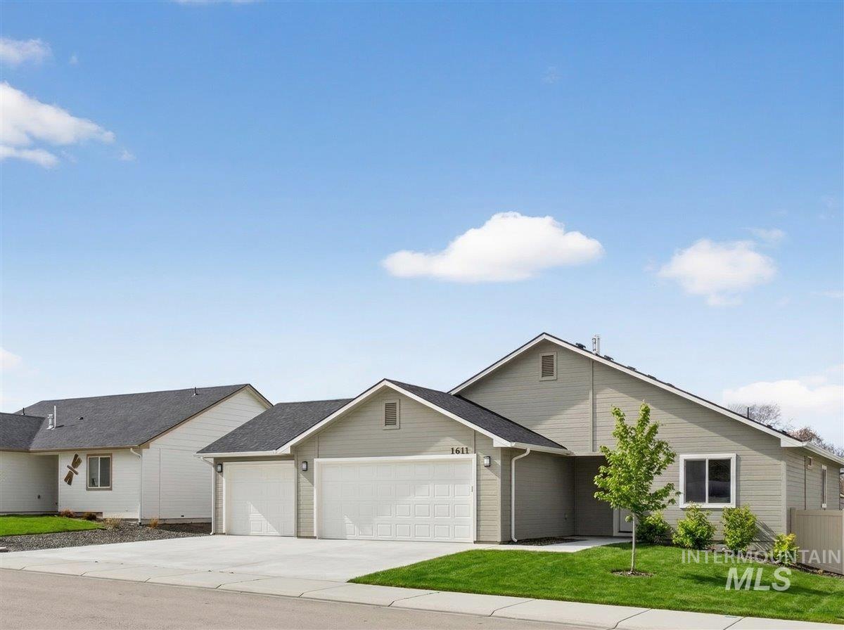 1611 Regency Way, Emmett, Idaho 83617, 3 Bedrooms, 2 Bathrooms, Residential For Sale, Price $419,900,MLS 98977511