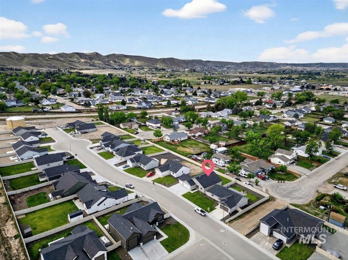 1611 Regency Way, Emmett, Idaho 83617, 3 Bedrooms, 2 Bathrooms, Residential For Sale, Price $419,900, 98977511