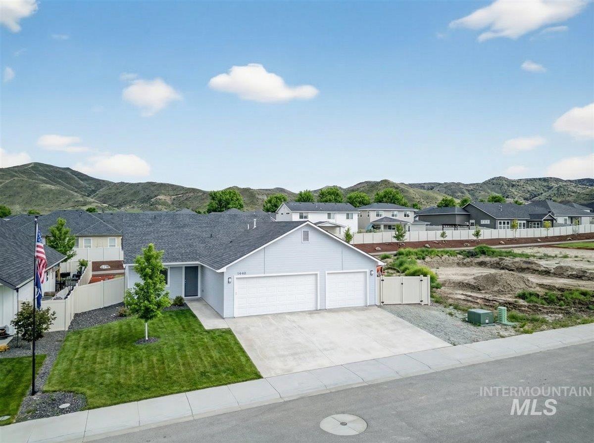 1440 Castle Way, Emmett, Idaho 83617, 3 Bedrooms, 2 Bathrooms, Residential For Sale, Price $423,900, 98977516