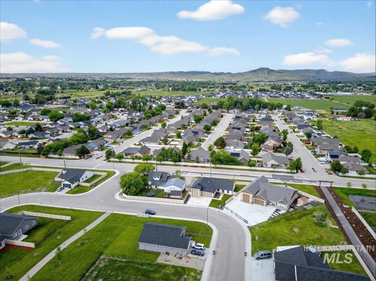 2508 E Crooked Creek Street, Emmett, Idaho 83617, 3 Bedrooms, 2 Bathrooms, Residential For Sale, Price $483,000, 98977518