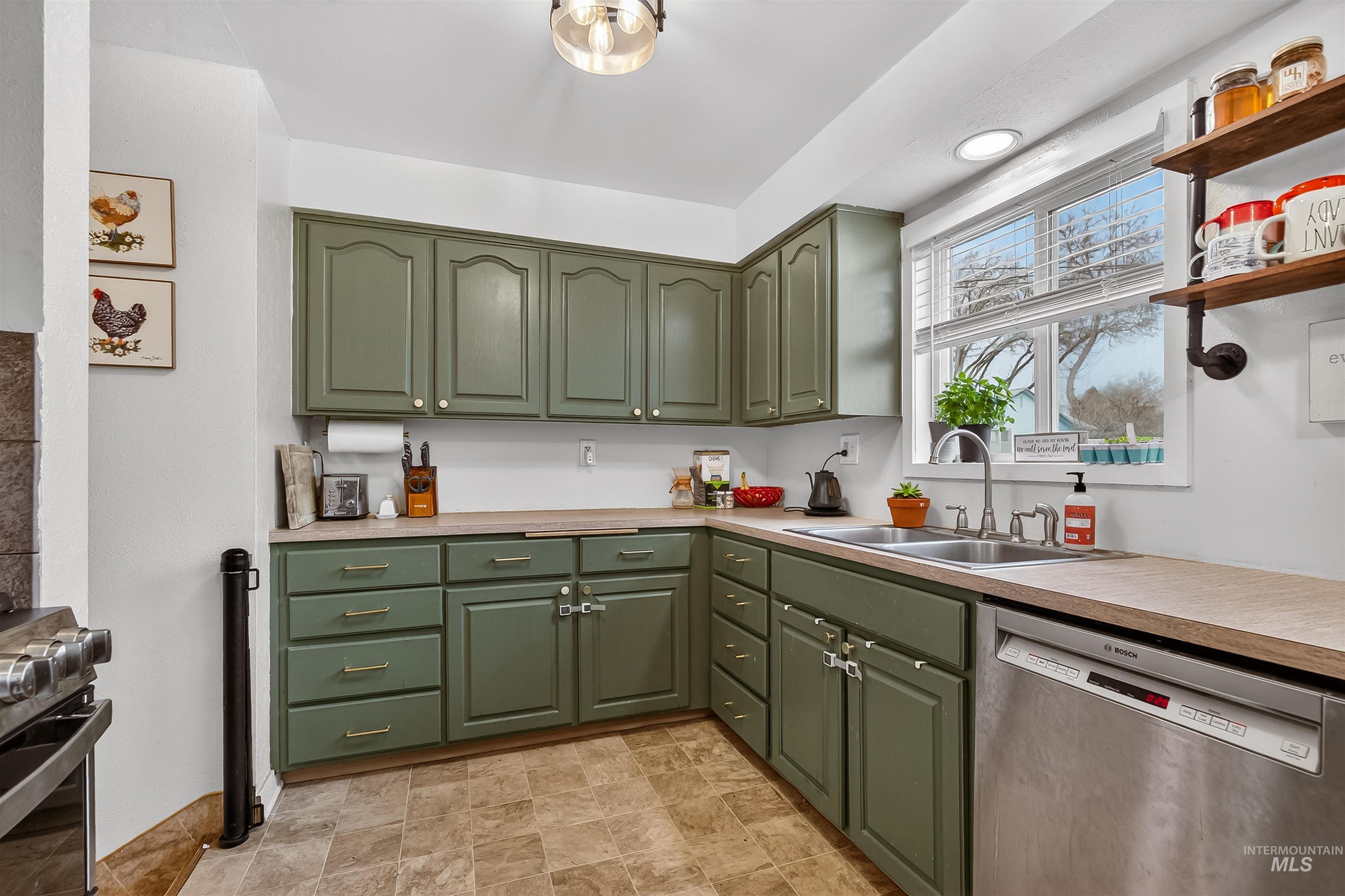 733 Airway Ave., Lewiston, Idaho 83501, 4 Bedrooms, 3 Bathrooms, Residential For Sale, Price $425,000, 98977530