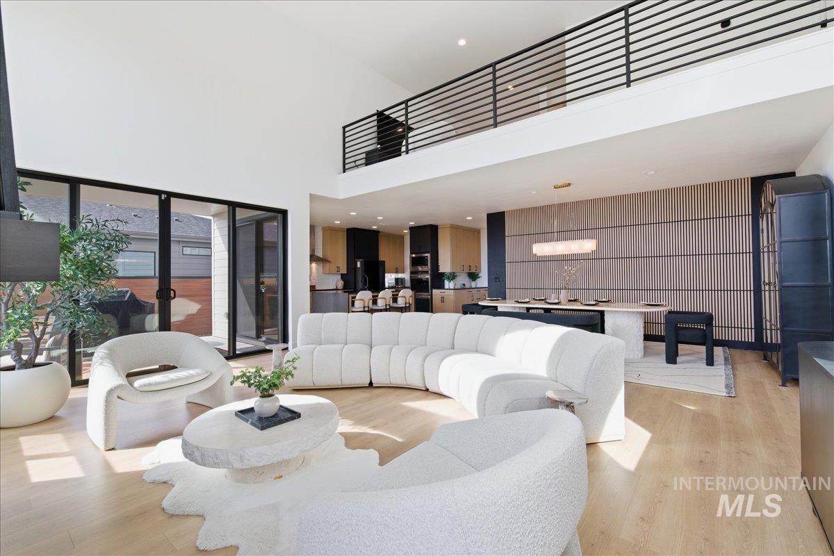 8673 W Inspirado Street, Meridian, Idaho 83646, 5 Bedrooms, 3.5 Bathrooms, Residential For Sale, Price $949,000, 98977531