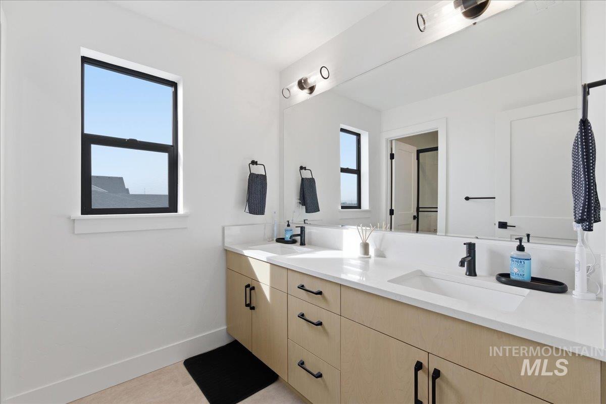 8673 W Inspirado Street, Meridian, Idaho 83646, 5 Bedrooms, 3.5 Bathrooms, Residential For Sale, Price $949,000, 98977531