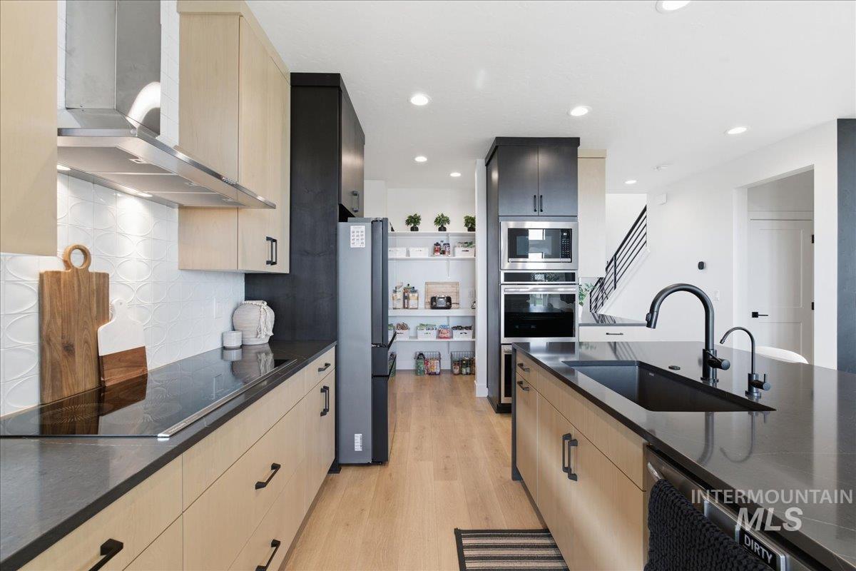 8673 W Inspirado Street, Meridian, Idaho 83646, 5 Bedrooms, 3.5 Bathrooms, Residential For Sale, Price $949,000, 98977531