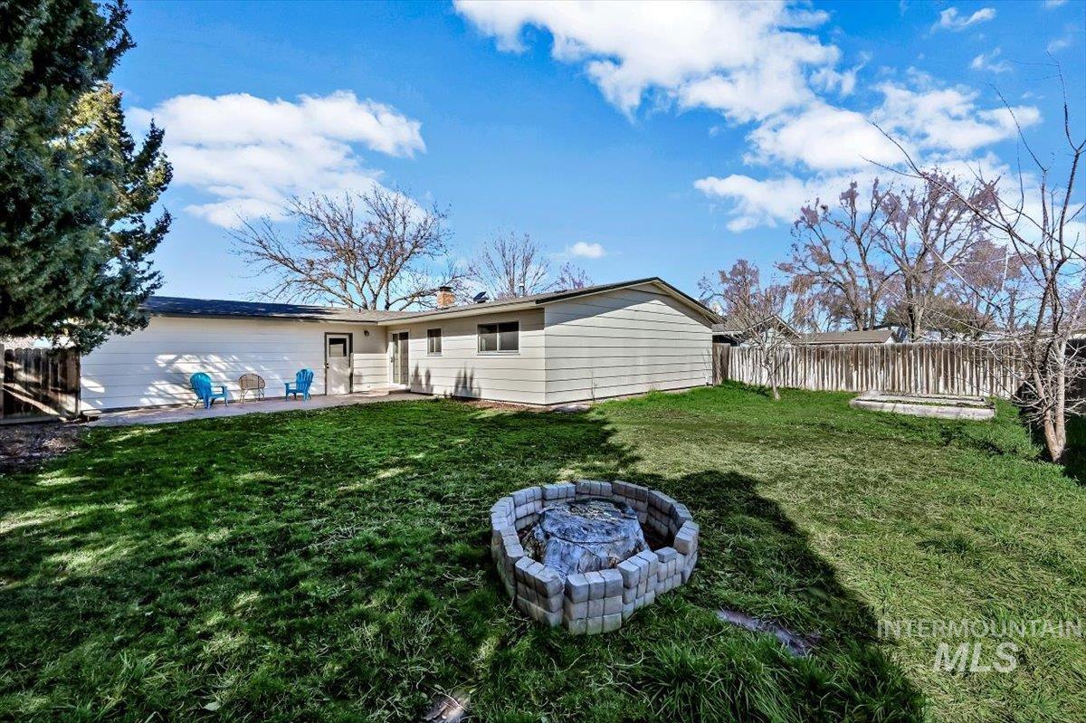 3912 N Pepperwood Dr, Boise, Idaho 83704, 3 Bedrooms, 2 Bathrooms, Residential For Sale, Price $424,900,MLS 98977540