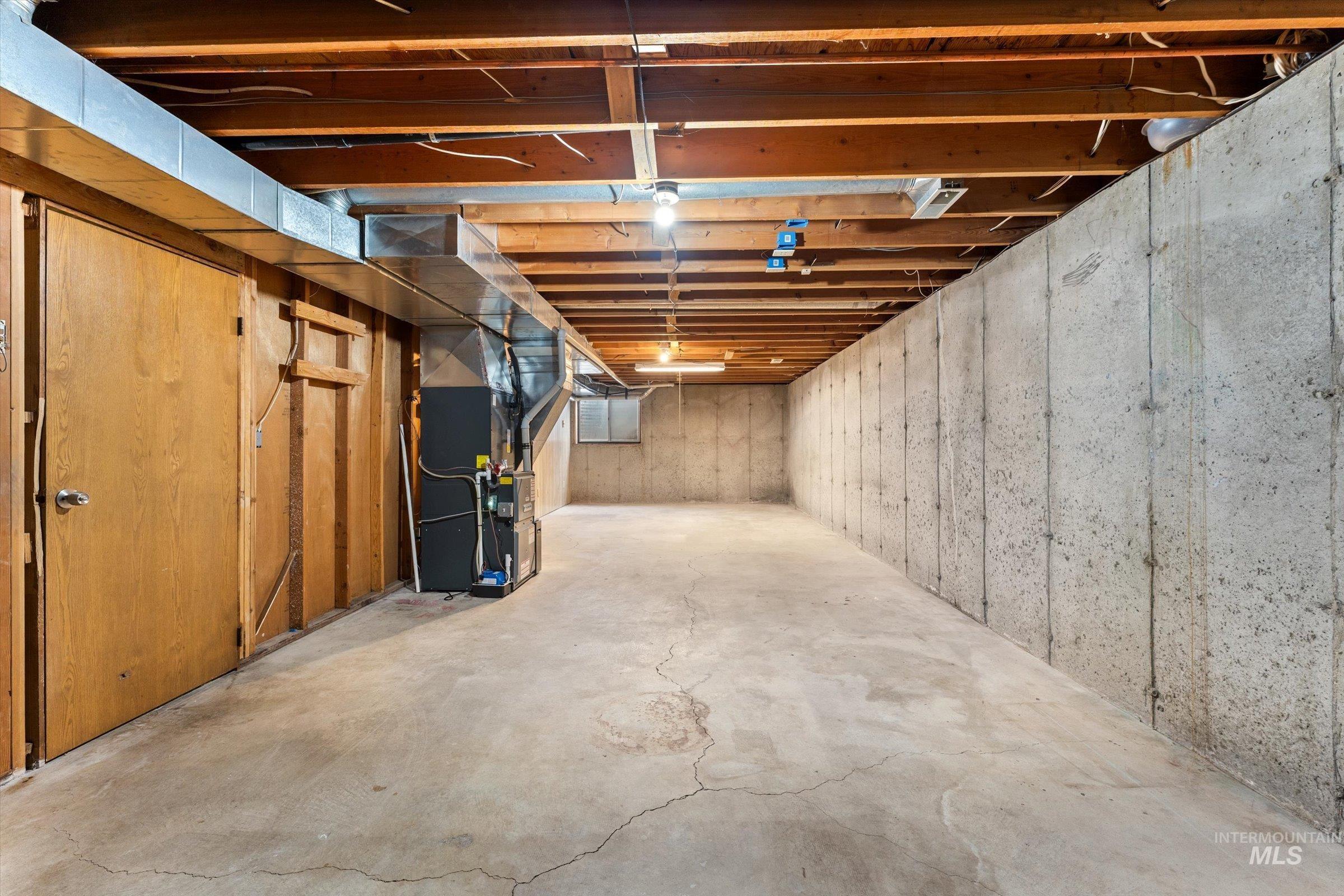 2490 N Westminster Ln, Boise, Idaho 83704, 4 Bedrooms, 3 Bathrooms, Residential For Sale, Price $379,000,MLS 98977546