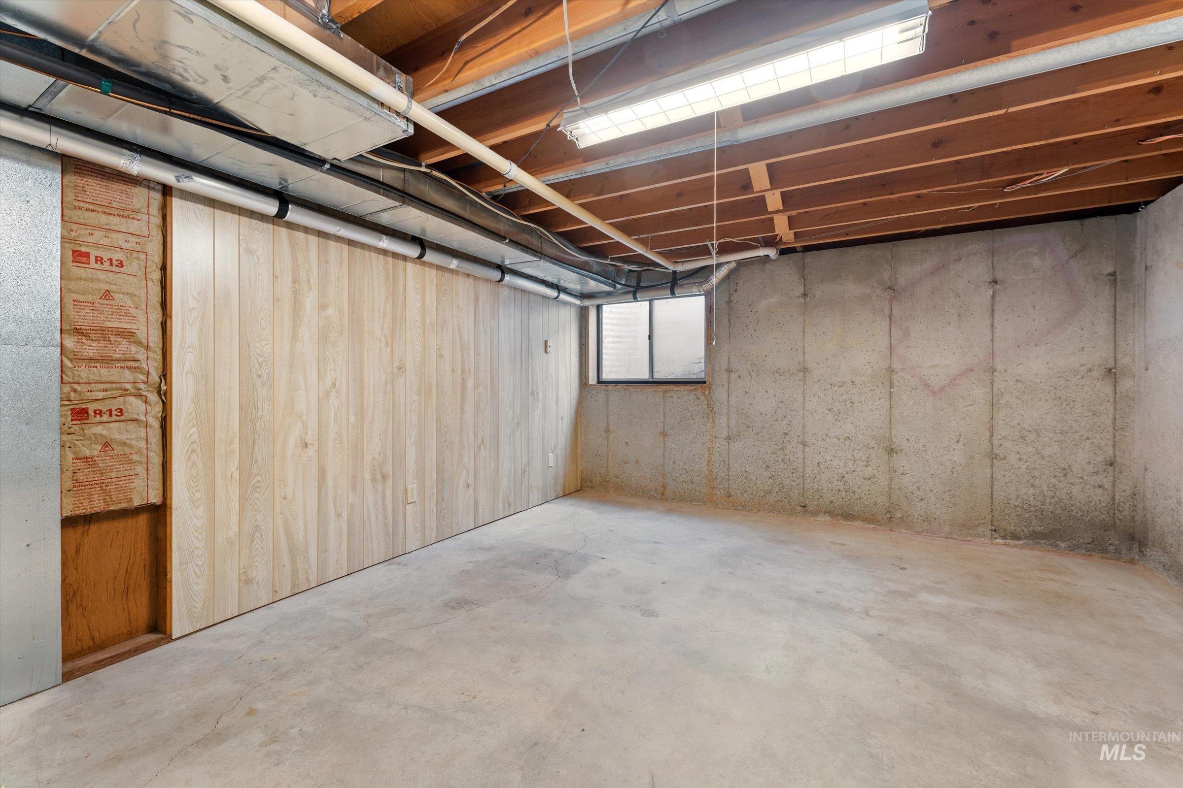 2490 N Westminster Ln, Boise, Idaho 83704, 4 Bedrooms, 3 Bathrooms, Residential For Sale, Price $379,000,MLS 98977546