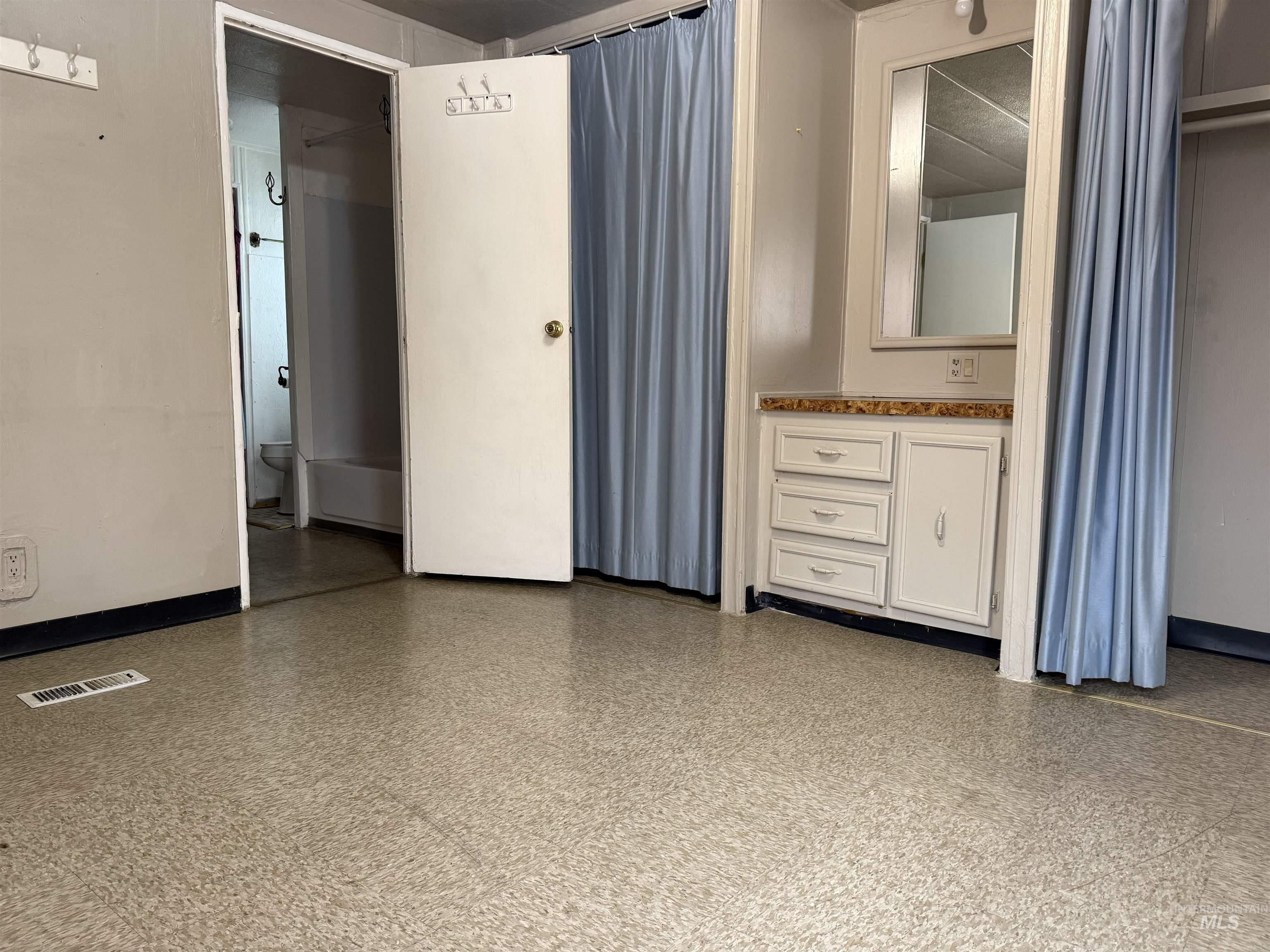 711 4th Ave N #28, Nampa, Idaho 83687, 2 Bedrooms, 1 Bathroom, Residential For Sale, Price $59,000,MLS 98977549