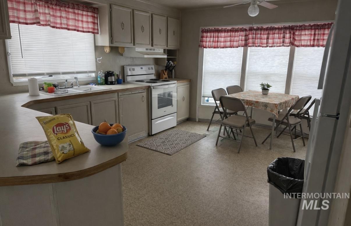 711 4th Ave N #28, Nampa, Idaho 83687, 2 Bedrooms, 1 Bathroom, Residential For Sale, Price $59,000,MLS 98977549