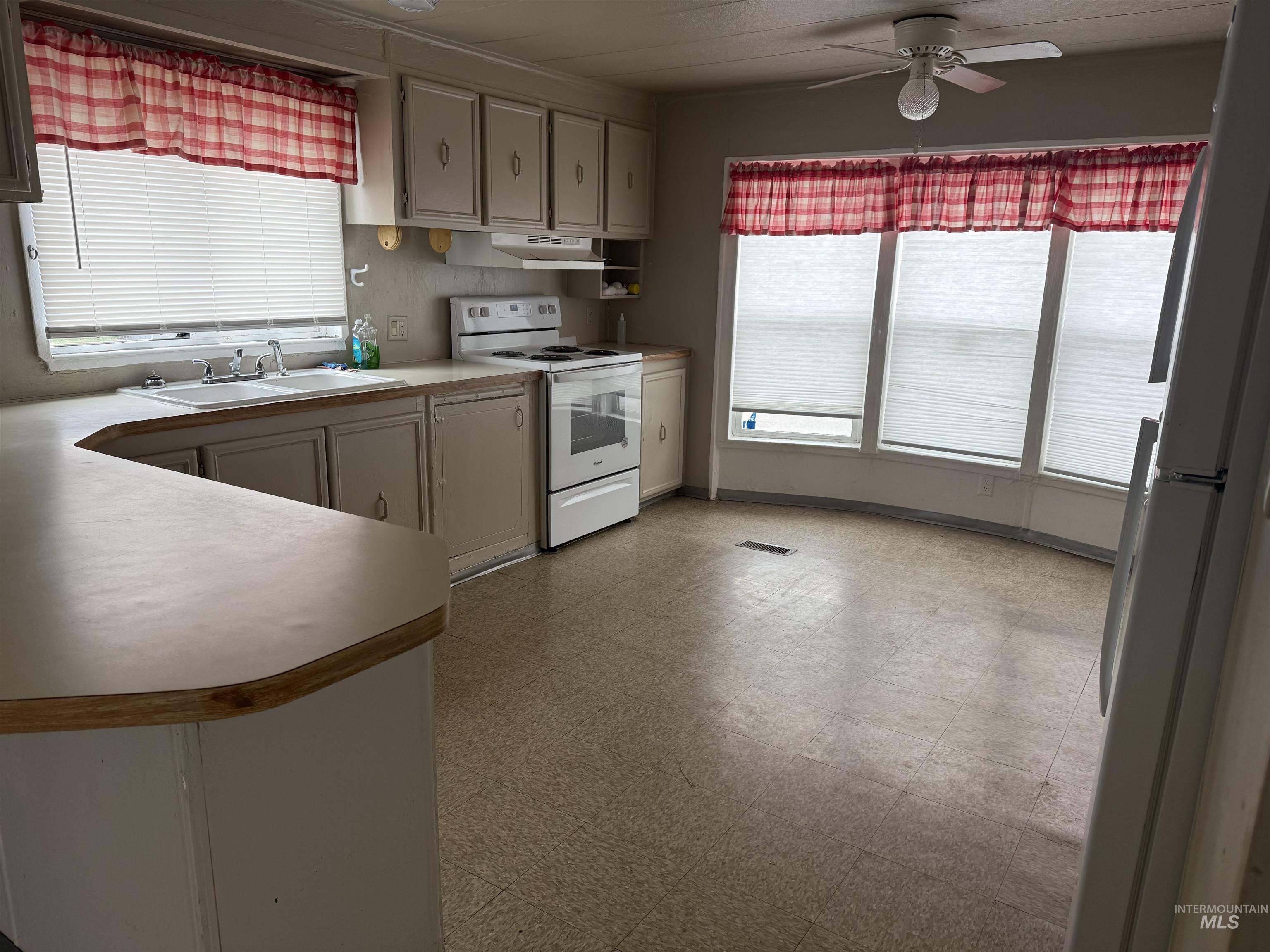 711 4th Ave N #28, Nampa, Idaho 83687, 2 Bedrooms, 1 Bathroom, Residential For Sale, Price $59,000,MLS 98977549