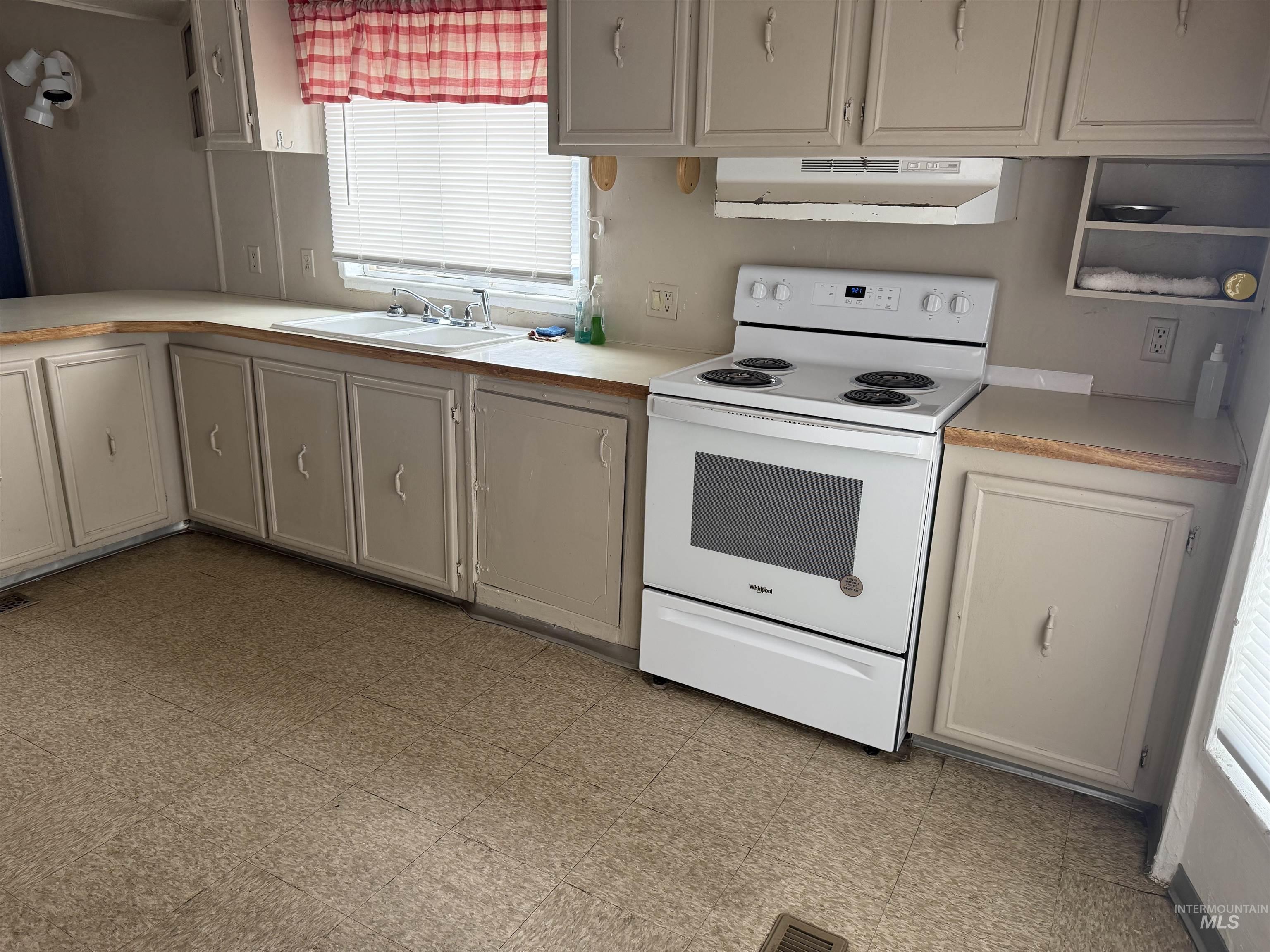 711 4th Ave N #28, Nampa, Idaho 83687, 2 Bedrooms, 1 Bathroom, Residential For Sale, Price $59,000,MLS 98977549