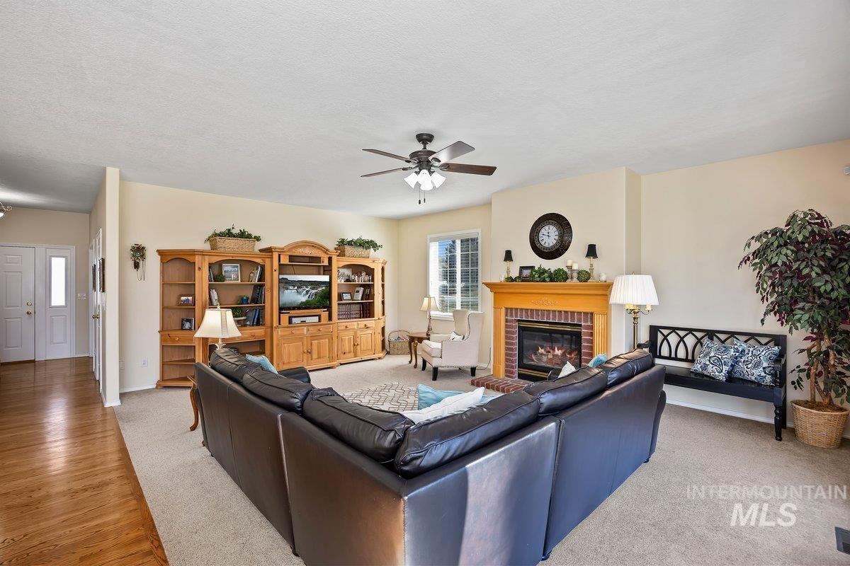 3018 Laurelwood Dr, Twin Falls, Idaho 83301, 4 Bedrooms, 3 Bathrooms, Residential For Sale, Price $919,000, 98977552