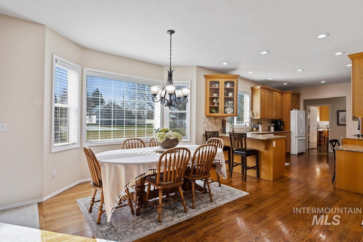 3018 Laurelwood Dr, Twin Falls, Idaho 83301, 4 Bedrooms, 3 Bathrooms, Residential For Sale, Price $919,000, 98977552