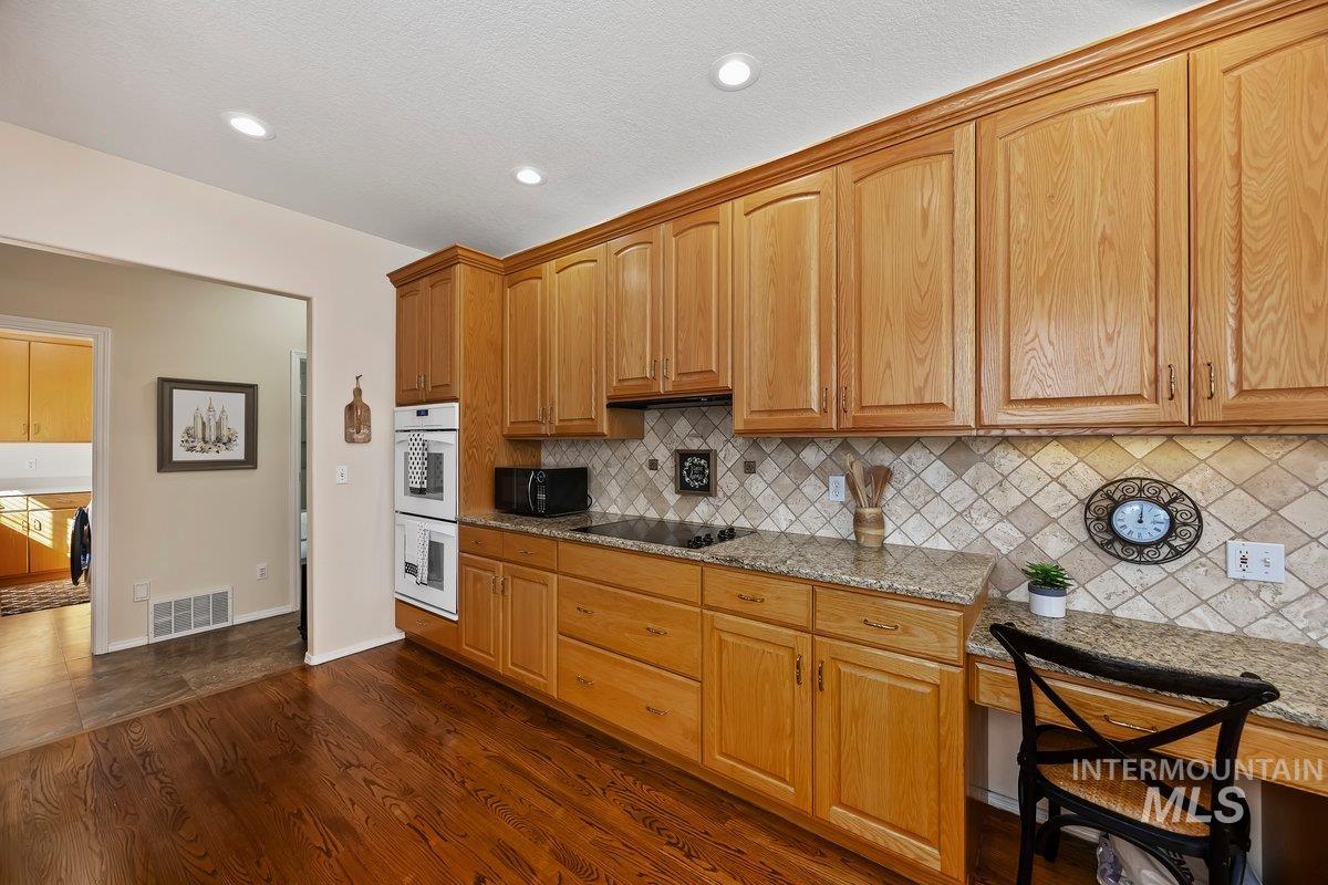 3018 Laurelwood Dr, Twin Falls, Idaho 83301, 4 Bedrooms, 3 Bathrooms, Residential For Sale, Price $919,000, 98977552